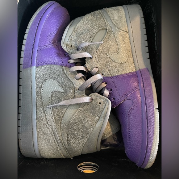 Jordan 1 Mid SE Women’s 10.5 men’s 9 - Picture 3 of 5